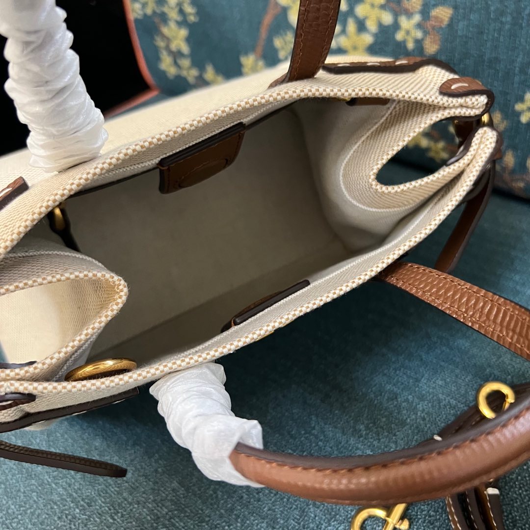 2016S Garavani Antibes Handbag Features with VLogo Signature Metal Elements and Leather Coats - 图片 7