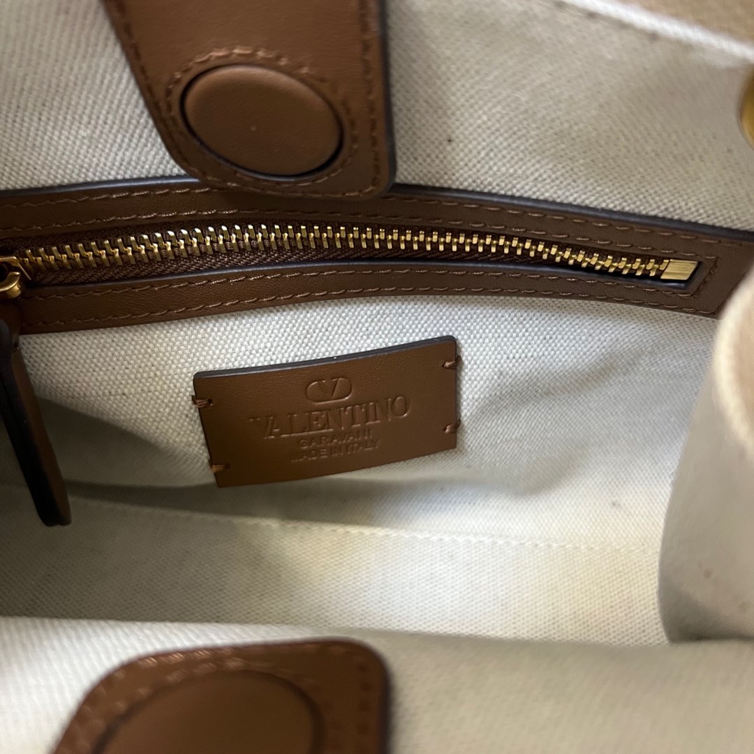 2016S Garavani Antibes Handbag Features with VLogo Signature Metal Elements and Leather Coats - 图片 9