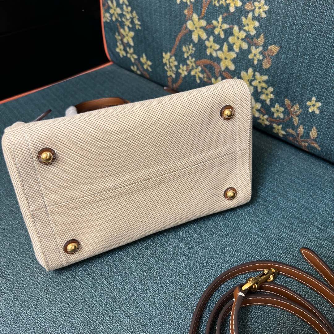 2016S Garavani Antibes Handbag with VLogo Signature Metal Elements Summary - 图片 5