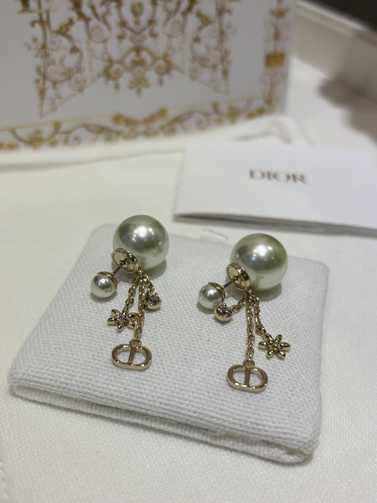 NO:677819,Christmas gift selection: the latest dior earrings collection 1, dior, earrings, Cartier high-end jewelry19860909圣诞礼物挑选 最新款dior耳钉耳环合集1,,dior,earrings,卡迪亚高端饰品,Jewelry