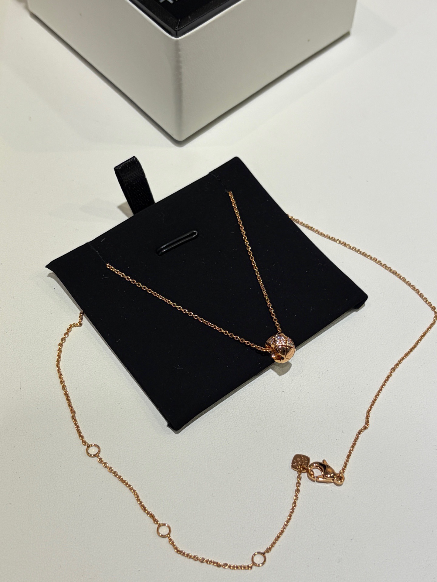 NO:741585,Diamond pattern coco crush collection includes necklaces, bracelets, and rings, which can be matched and stacked according to your mood and outfit. Necklace, bracelet, ring, Cartier high-end jewelry19860909菱格纹coco crush合集 项链、手链、戒指、都有 可以根据心情和穿搭随意搭配和叠戴,,necklace,bracelet,ring,卡迪亚高端饰品,Jewelry