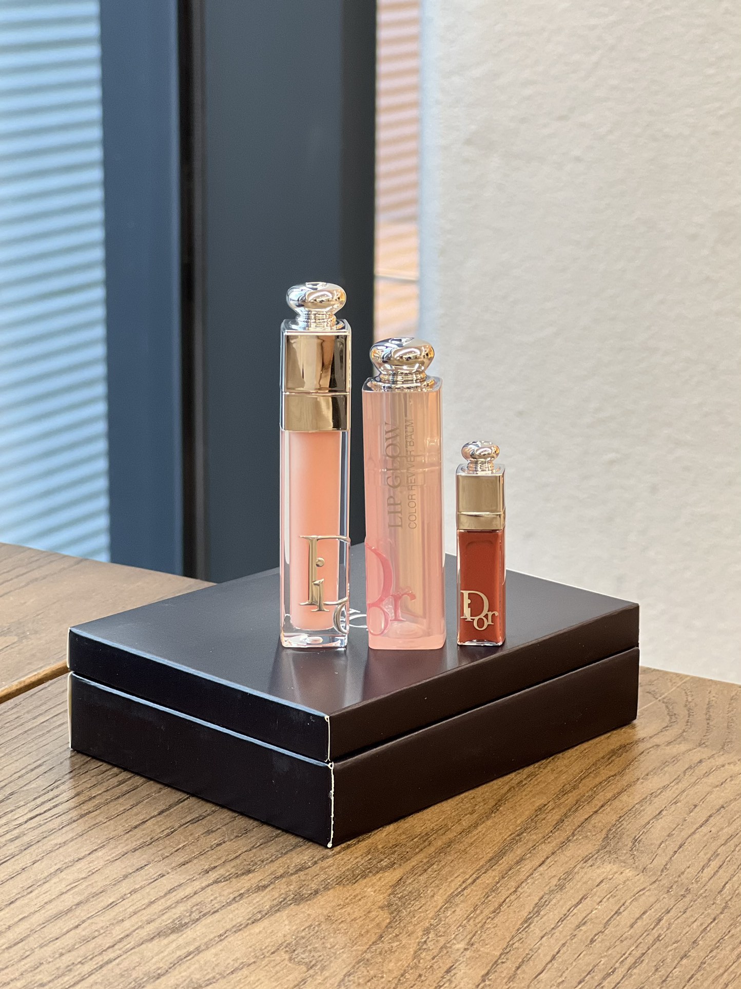 95💰迪奥唇部护理三件套

内含：正装变色润唇膏001#，丰唇蜜001#，小样迪奥丰唇蜜038#