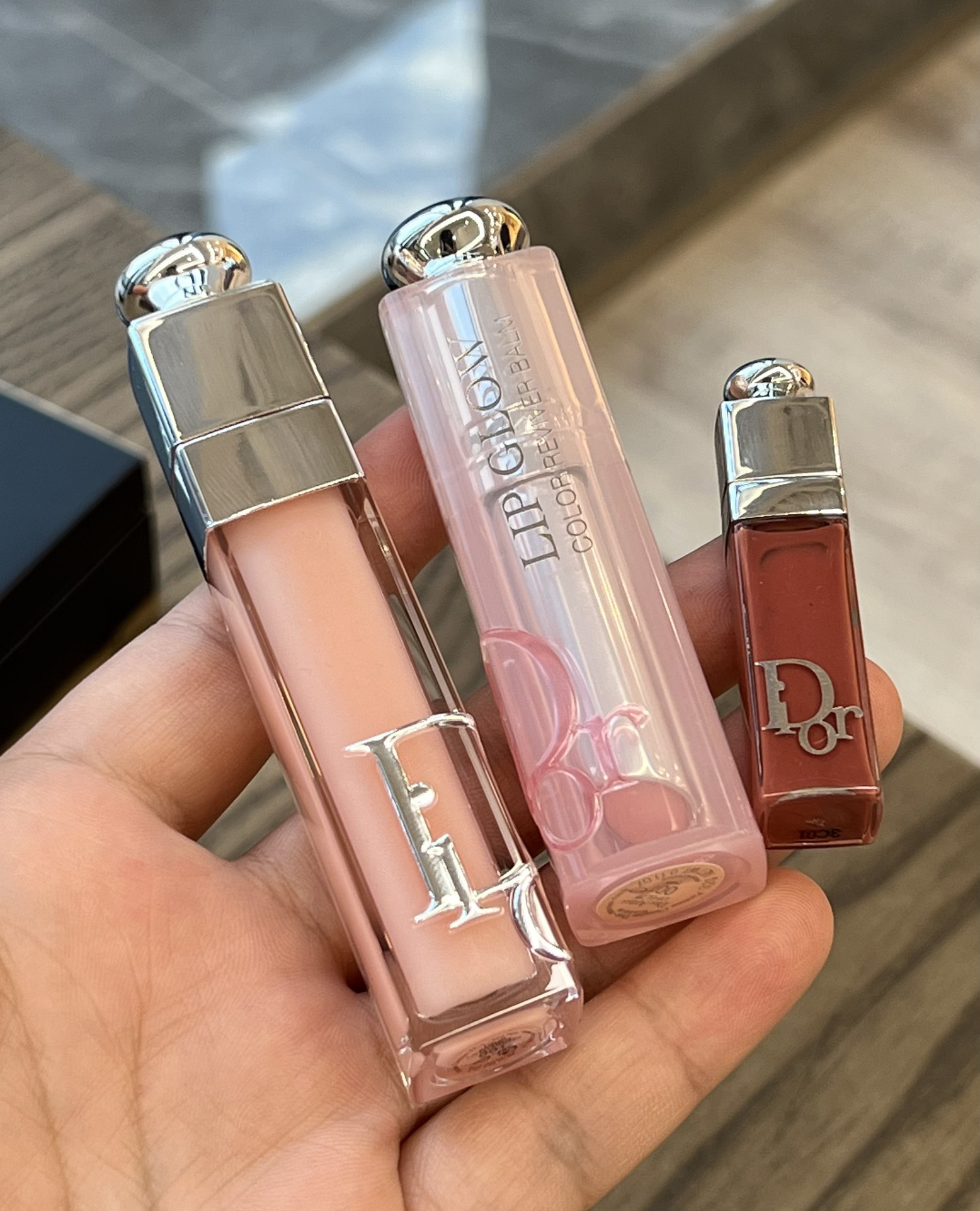 95💰迪奥唇部护理三件套

内含：正装变色润唇膏001#，丰唇蜜001#，小样迪奥丰唇蜜038#