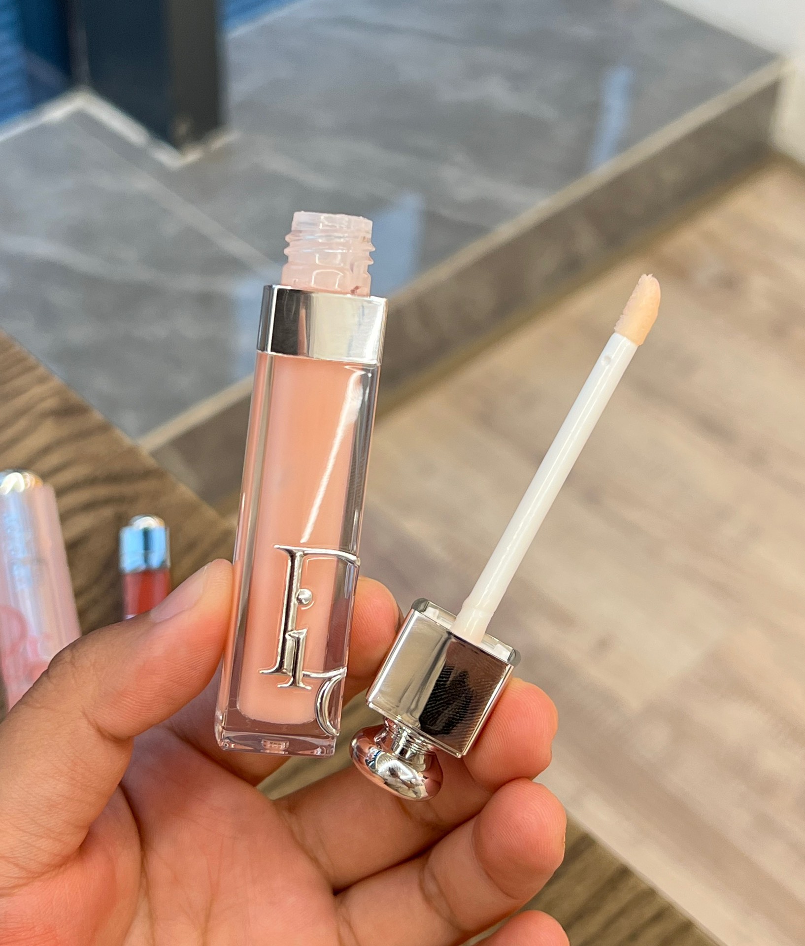 95💰迪奥唇部护理三件套

内含：正装变色润唇膏001#，丰唇蜜001#，小样迪奥丰唇蜜038#