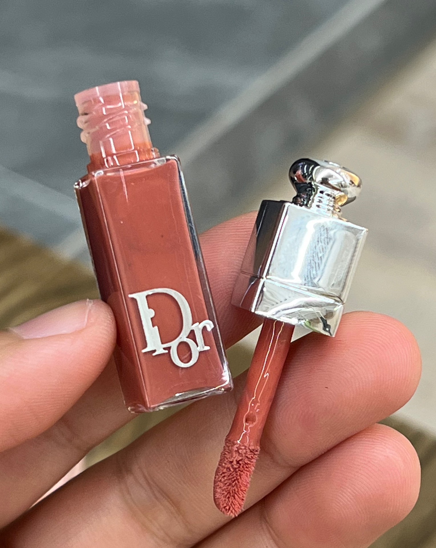 95💰迪奥唇部护理三件套

内含：正装变色润唇膏001#，丰唇蜜001#，小样迪奥丰唇蜜038#