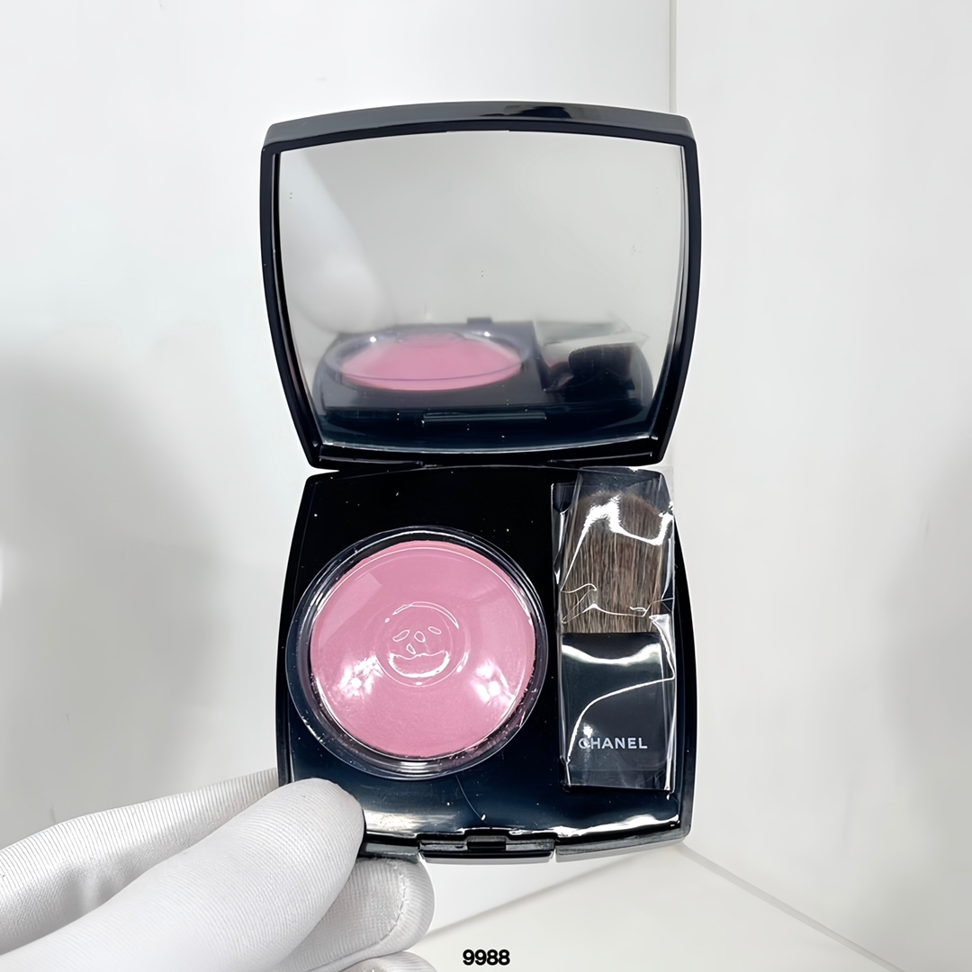 Chanel Haute Couture Couture Beauty Luxury Makeup Lipstick Foundation 3
