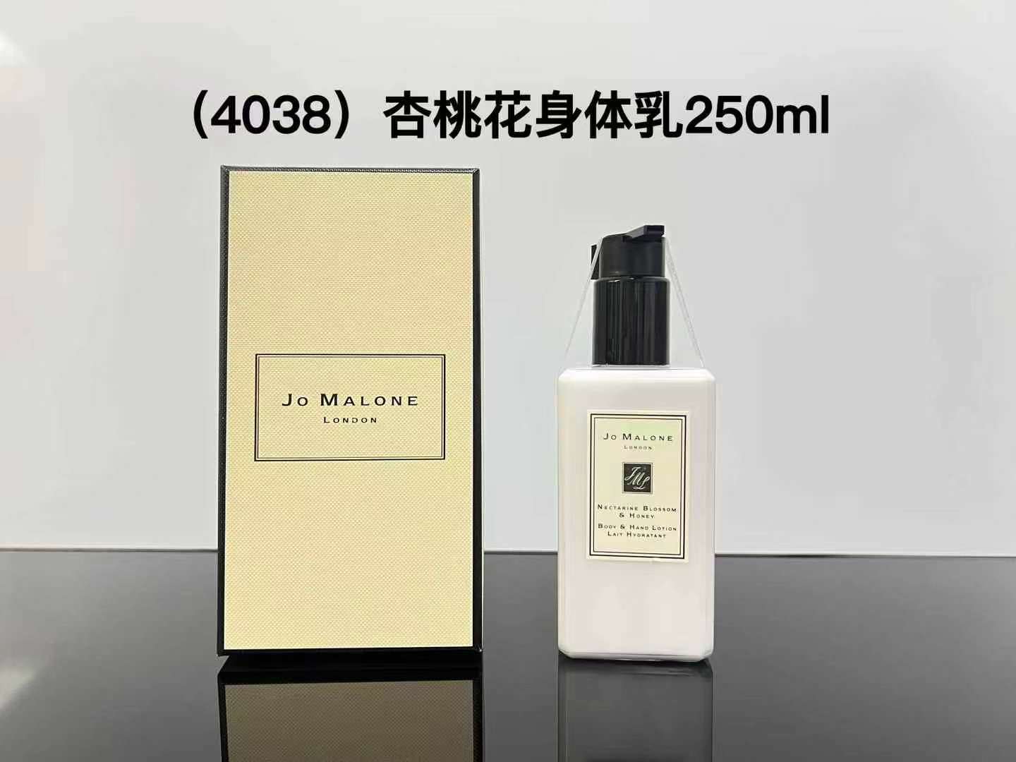 路易威登 Louis Vuitton 高定典藏名品高定成衣时装外套连衣裙衬衫T恤 #28858A3E 4