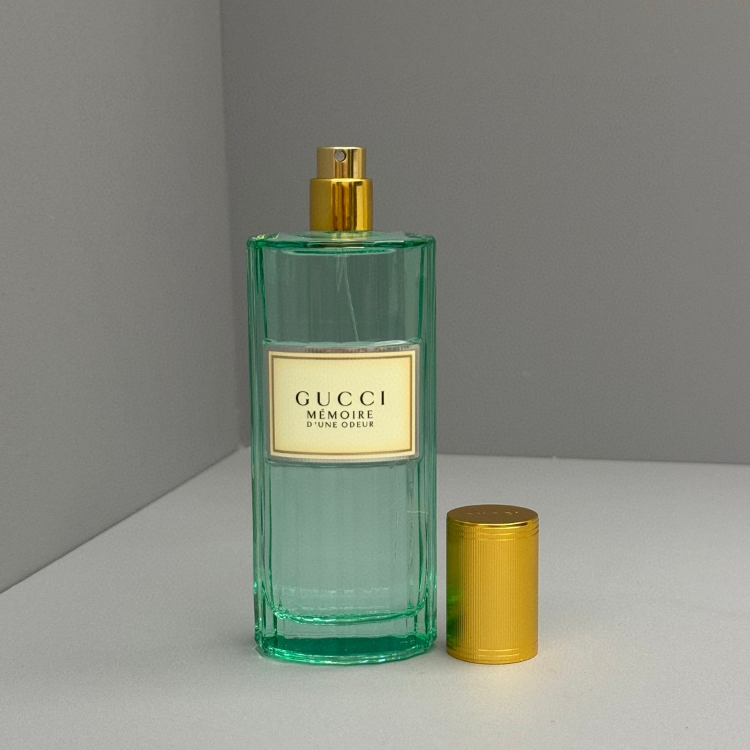 85💰古驰 追忆中性香水100ml
Gucci Memoire d'une Odeur, 2019

香调：木质花香调
前调：洋甘菊
中调：茉莉 麝香
后调：香草 木质香 檀香木 雪松
属性：中性香