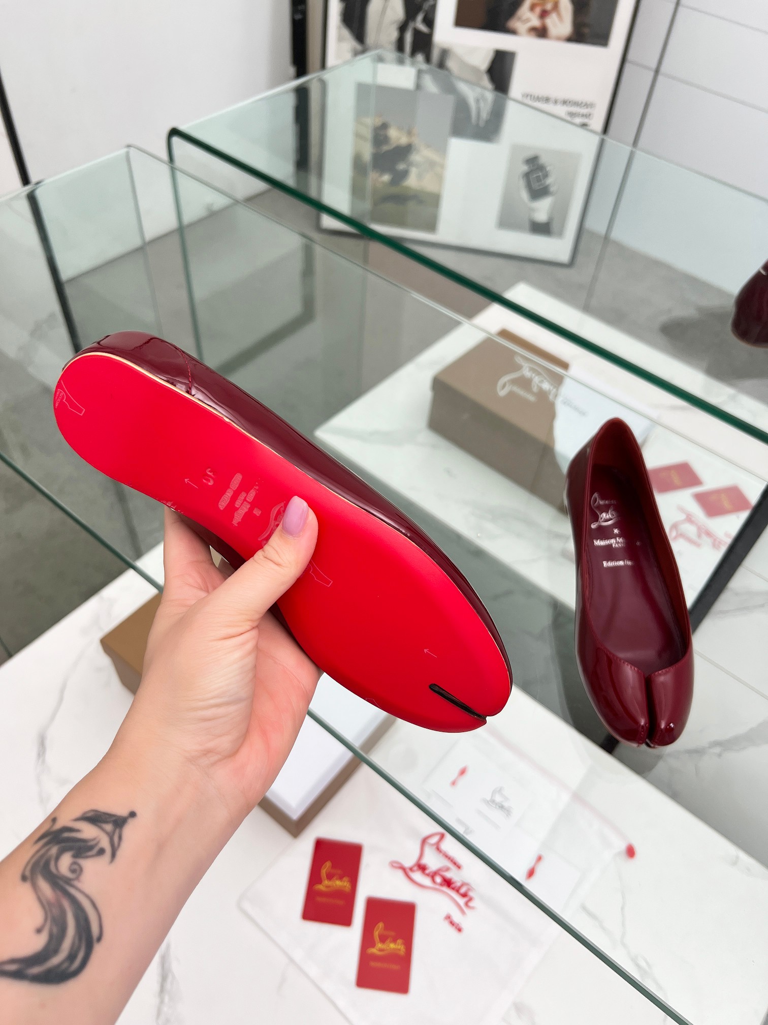 “Joint Red Bottom Toe-to-Toe Shoe Series by Maison Margiela and Christian Louboutin: A Unique Collaboration” - 图片 6