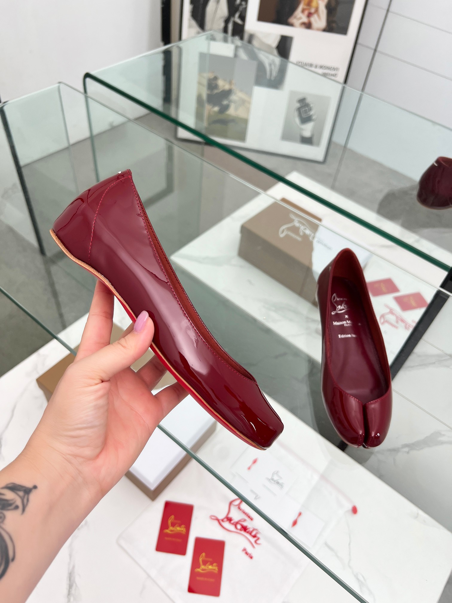 “Joint Red Bottom Toe-to-Toe Shoe Series by Maison Margiela and Christian Louboutin: A Unique Collaboration” - 图片 5
