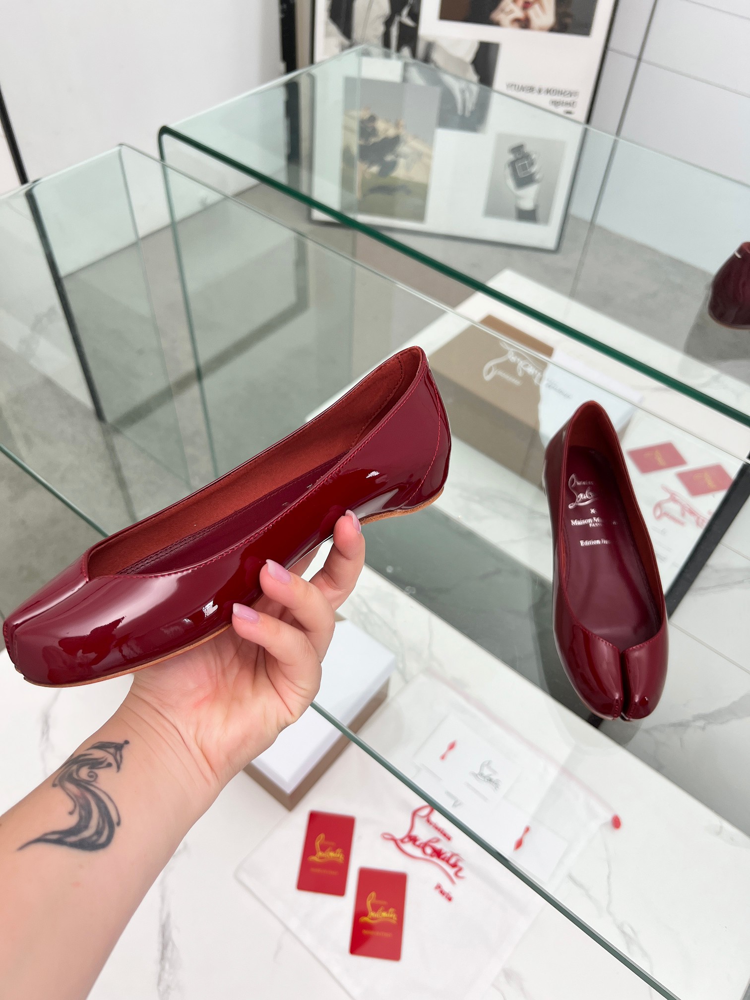 “Joint Red Bottom Toe-to-Toe Shoe Series by Maison Margiela and Christian Louboutin: A Unique Collaboration” - 图片 3