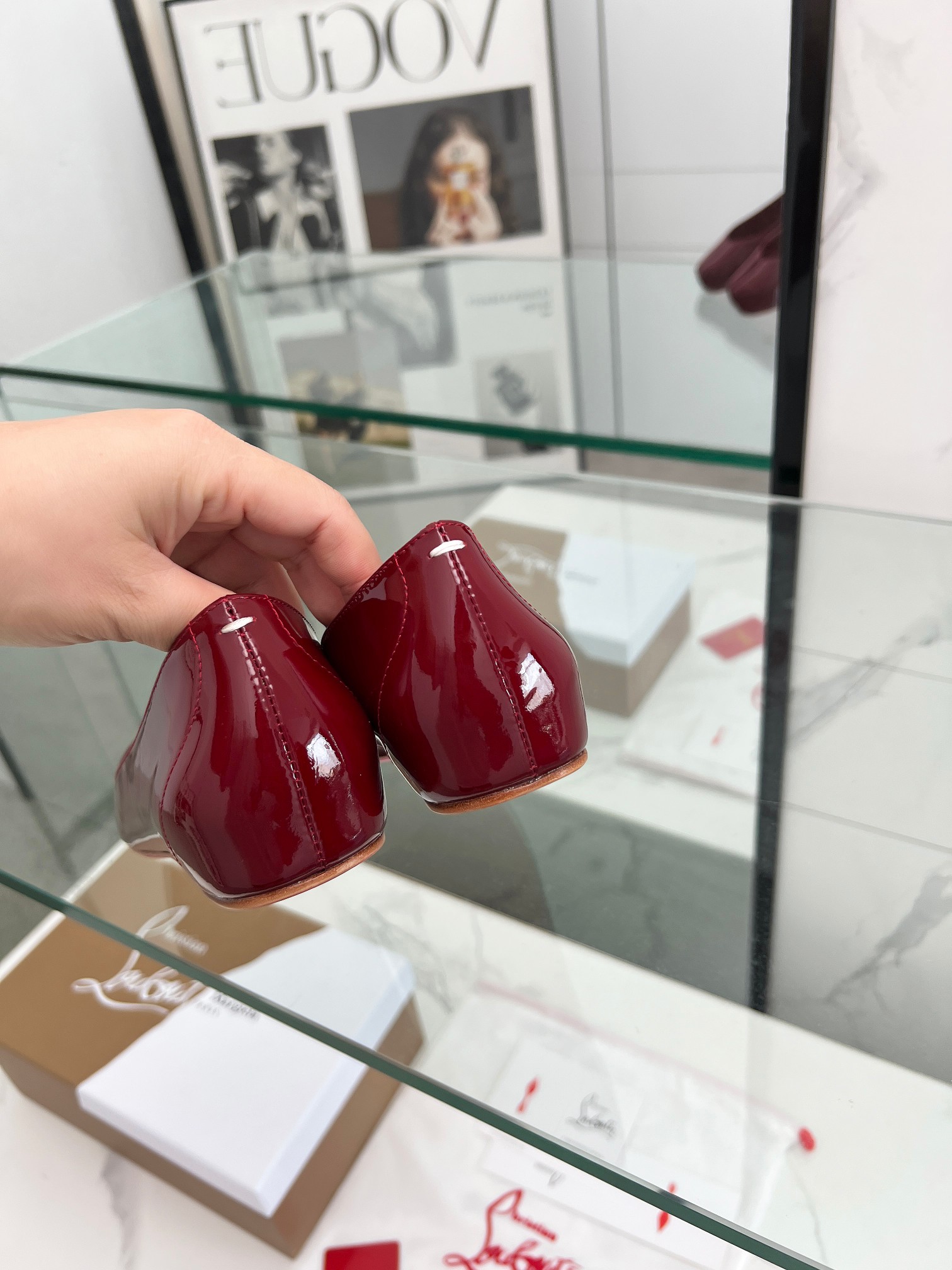 “Joint Red Bottom Toe-to-Toe Shoe Series by Maison Margiela and Christian Louboutin: A Unique Collaboration” - 图片 7