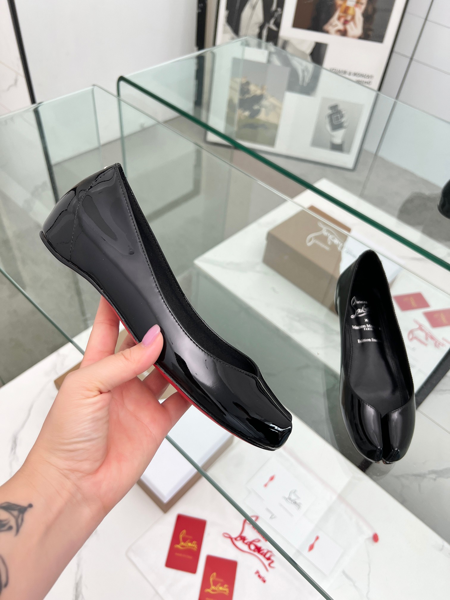 “Christian Louboutin and Maison Margiela Joint Shoe Series: Red Bottom Toe-to-Shoe Collection” - 图片 4