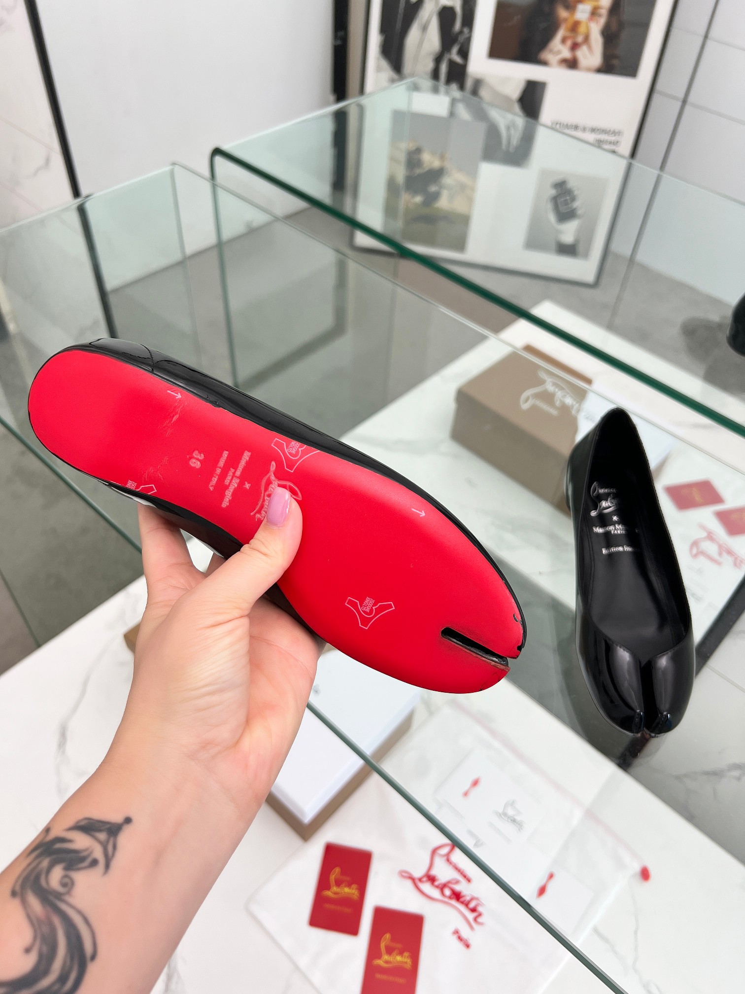 “Christian Louboutin and Maison Margiela Joint Shoe Series: Red Bottom Toe-to-Shoe Collection” - 图片 6