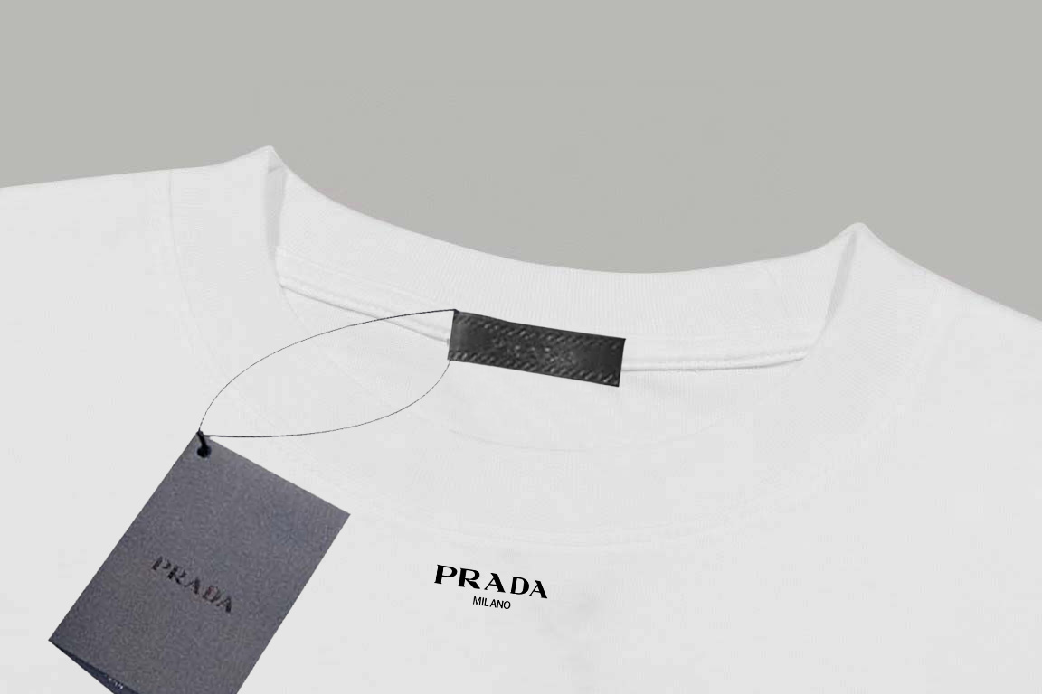 Prada/普拉达 《官网同款硅胶小字母》 双纱纯棉短袖
-【280G双纱纯棉顶级面料 手感柔软