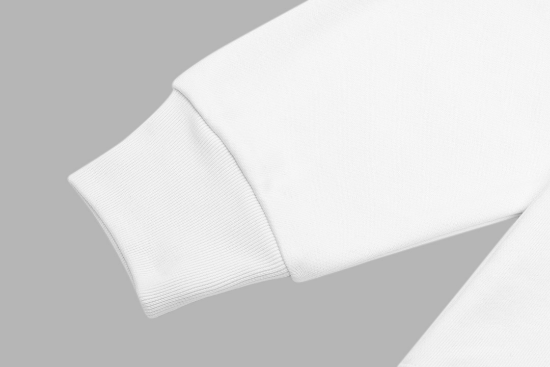  💰125 Fendi/芬迪 《官网同款 限定小怪兽眼睛logo字母》 印花毛圈长袖卫衣 

-【420G重磅毛圈版本 百分百纯棉独家出货 定染硫化黑无尘处理面料 】  

-面料：420G百分百纯棉赛络纺毛圈，配套410G纯棉罗纹🔥
 Logo标识精致升级，灵感源自八十年代复古
原版面料 官方同款 圆领卫衣

- 颜色：黑色 白色

- 尺码：XS S M L 

- 购入原版开模打造，全套定制辅料，细节决定成败。

- 辅料:   原版辅料一比一三标齐全，os落肩版型，男女同款，官网品质
- 无性别区分 男女同款