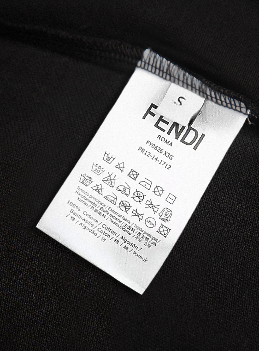 Fendi 款式： Fendi/芬迪 新款发泡logo字母 翻领Polo衫短袖