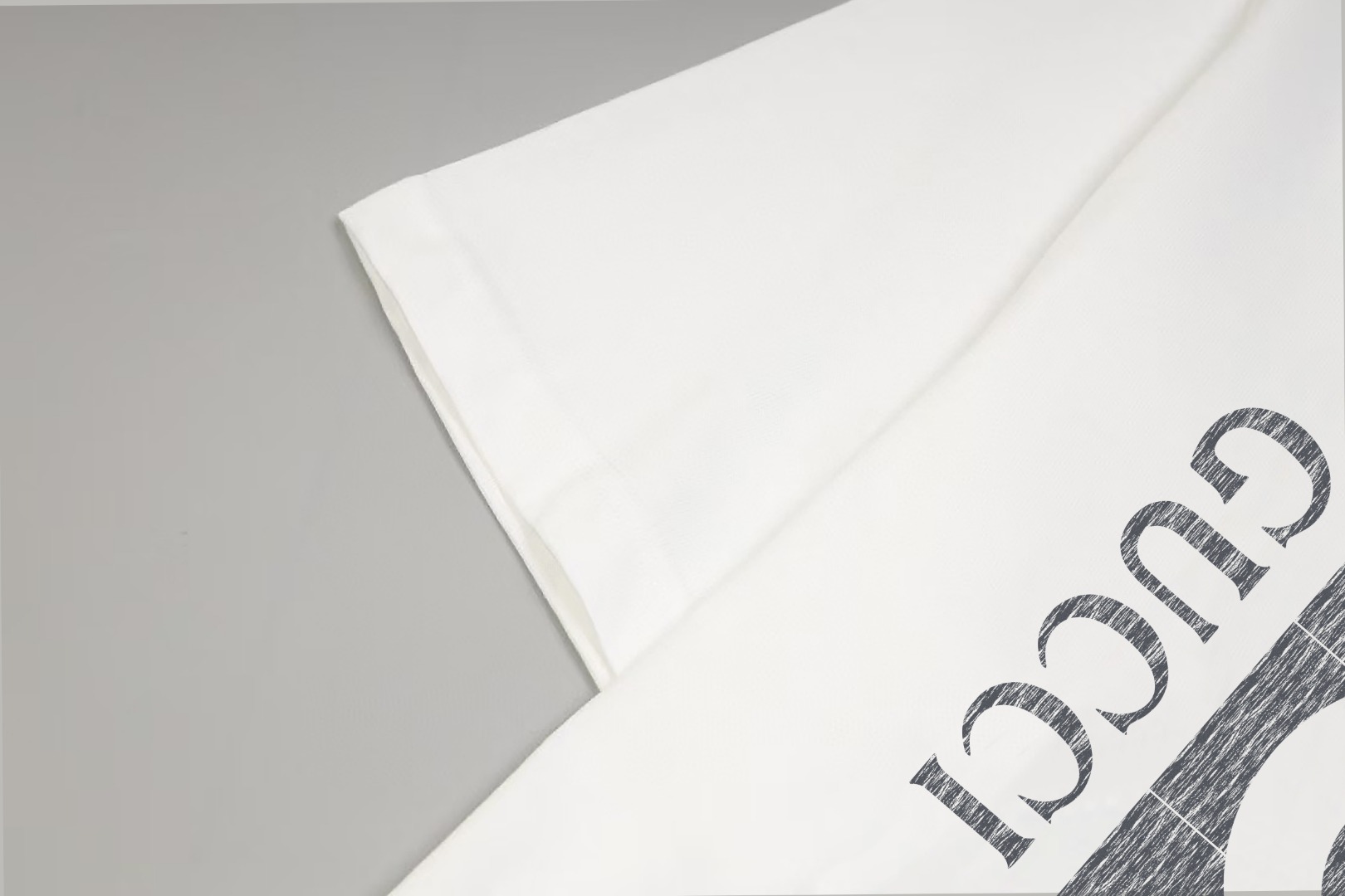 Gucci gucci/古驰《 限定破损logo字母》 印花双纱纯棉短袖
