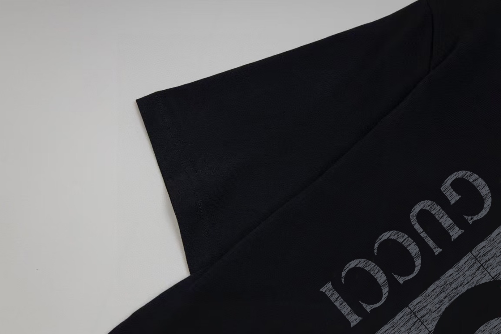 Gucci gucci/古驰《 限定破损logo字母》 印花双纱纯棉短袖