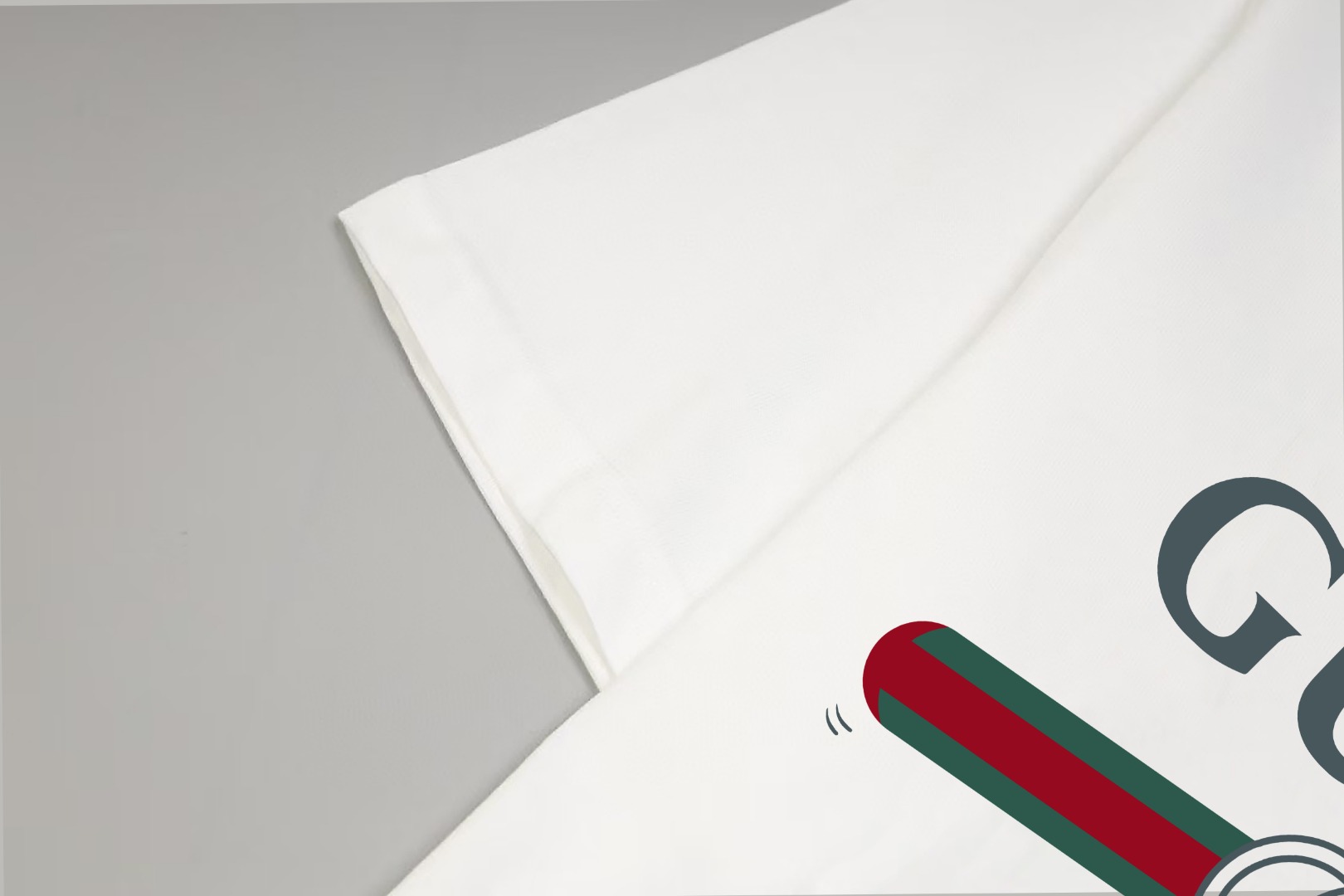 Gucci gucci/古驰《 限定卡通拼图小人logo》 印花双纱纯棉短袖