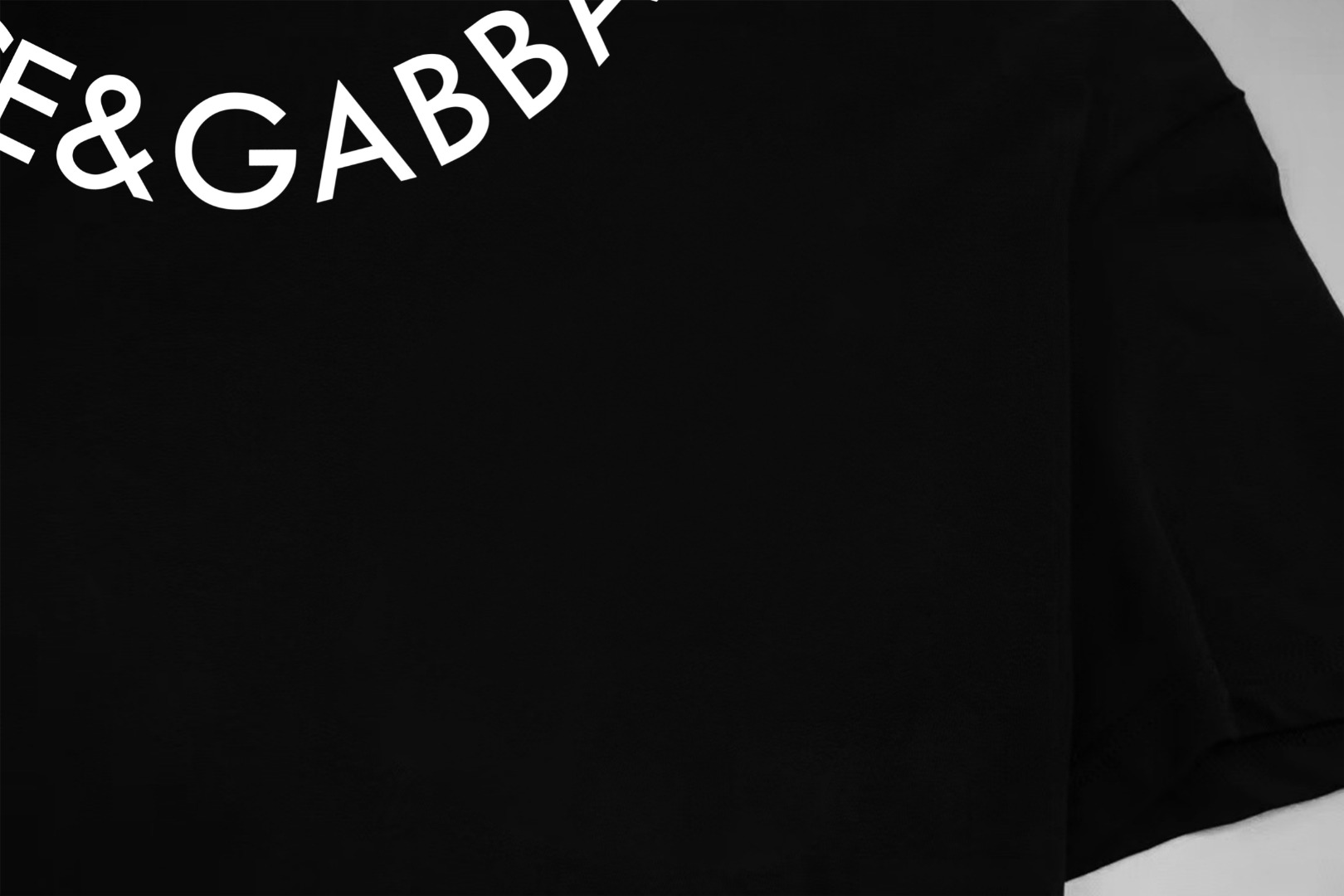 Dolce & Gabbana 杜嘉班纳Dolce&Gabbana 《 围领款字母logo 》 印花双纱纯棉短袖