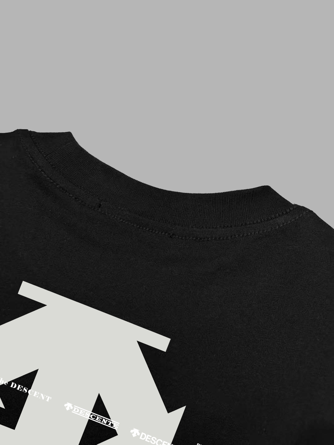 Descente DESCENTE/迪桑特 《 硅胶箭头logo图案》 双纱纯棉短袖