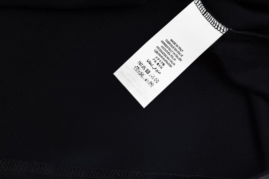Descente DESCENTE/迪桑特 《 硅胶箭头logo图案》 双纱纯棉短袖
