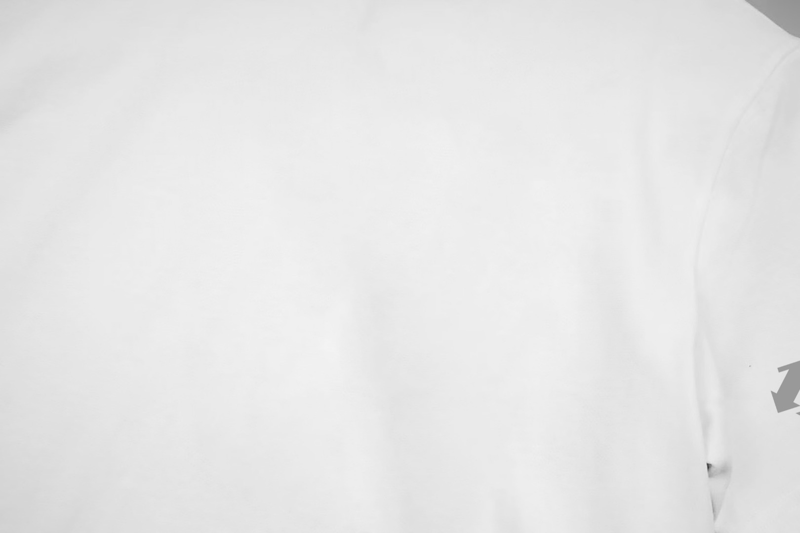 Descente DESCENTE/迪桑特 《 硅胶箭头logo图案》 双纱纯棉短袖