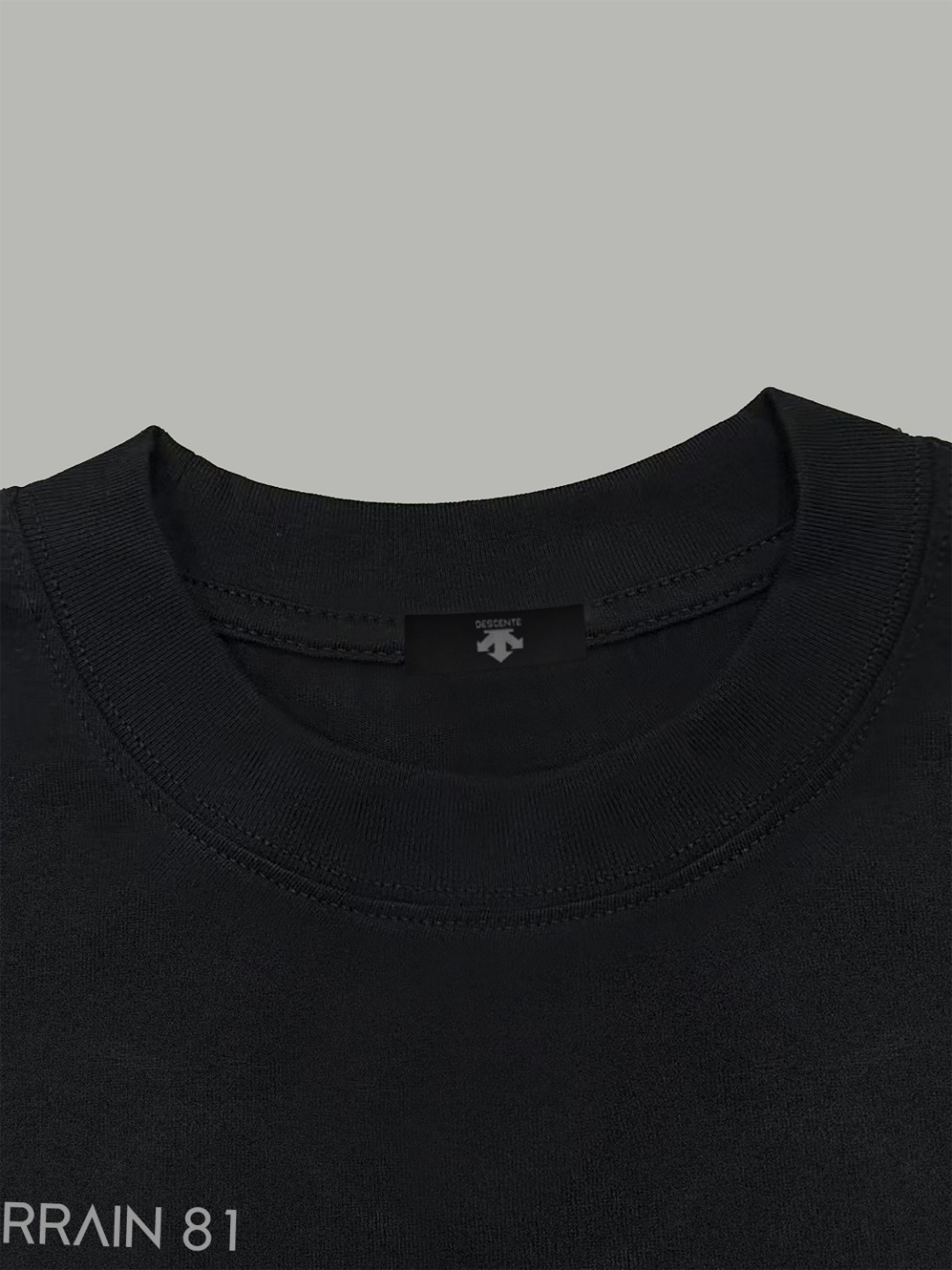 Descente DESCENTE/迪桑特 《 硅胶箭头logo图案》 双纱纯棉短袖