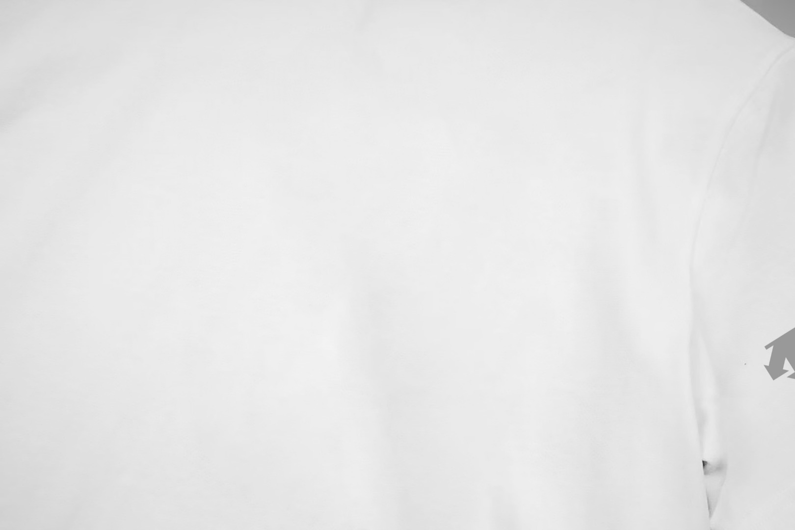 Descente DESCENTE/迪桑特 《 硅胶箭头logo图案》 双纱纯棉短袖