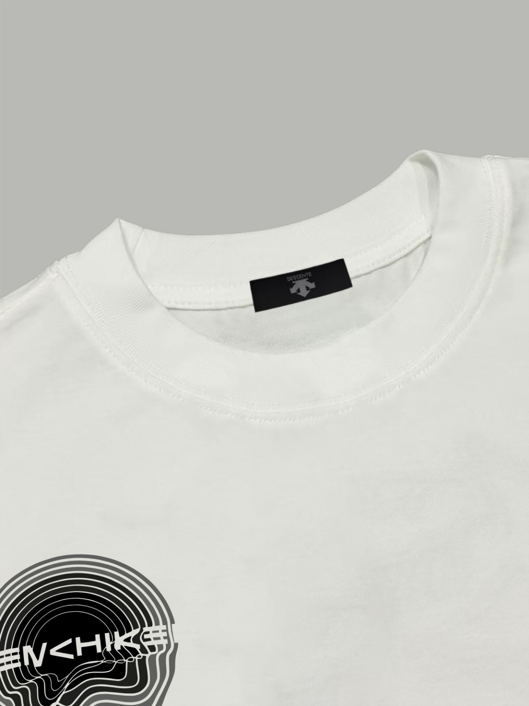 Descente DESCENTE/迪桑特 《 硅胶箭头logo图案》 双纱纯棉短袖