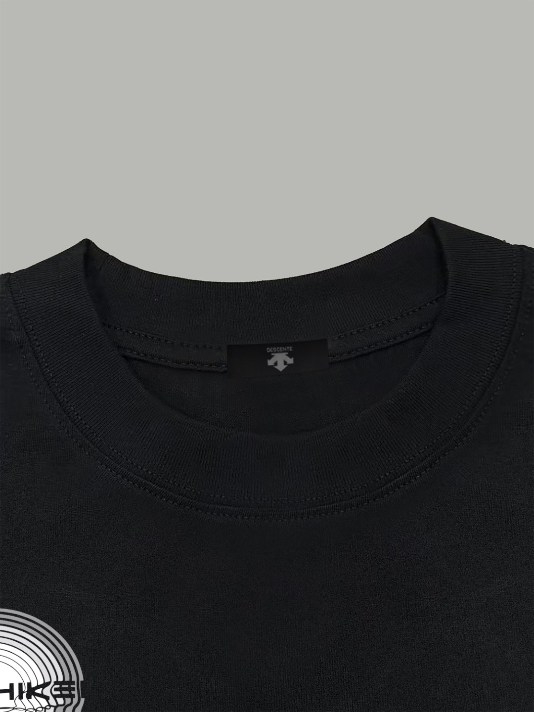 Descente DESCENTE/迪桑特 《 硅胶箭头logo图案》 双纱纯棉短袖