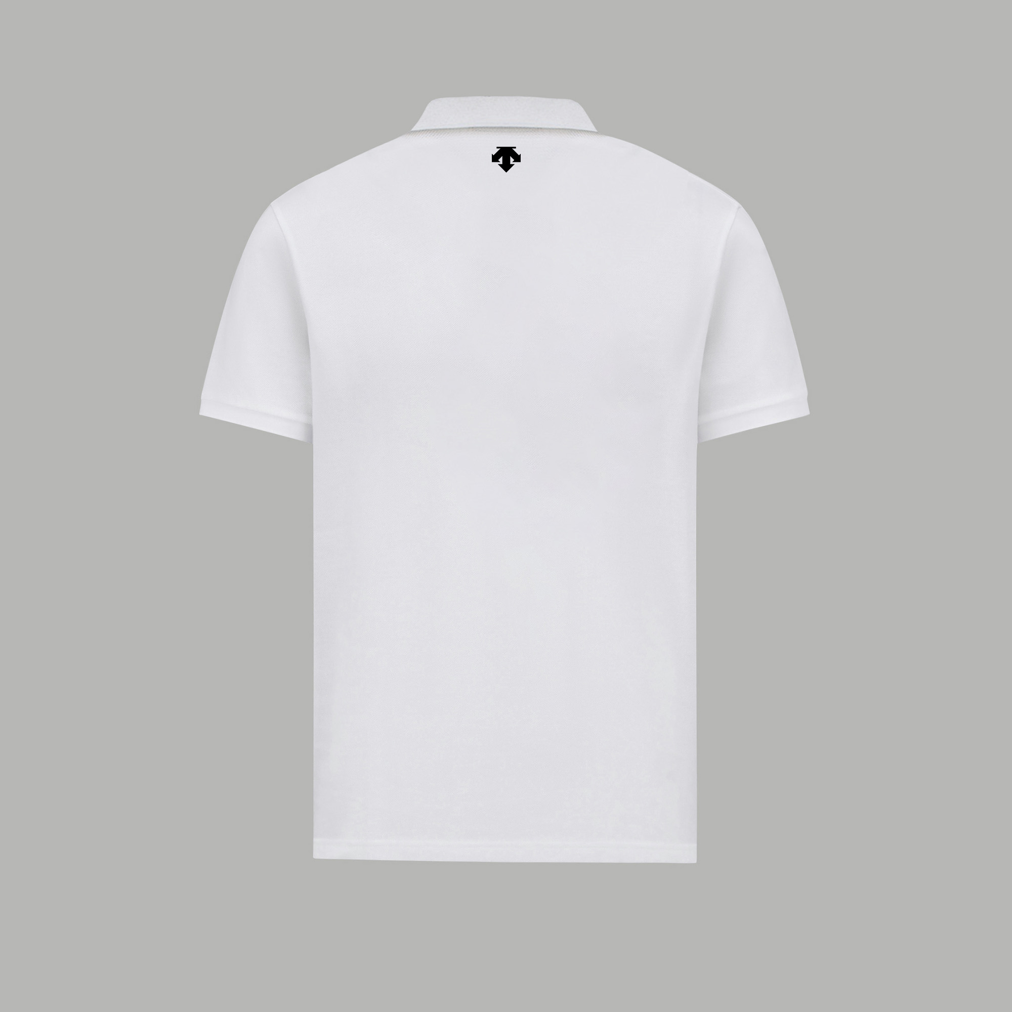 Descente 款式： DESCENTE/迪桑特 硅胶logo字母 翻领Polo衫短袖