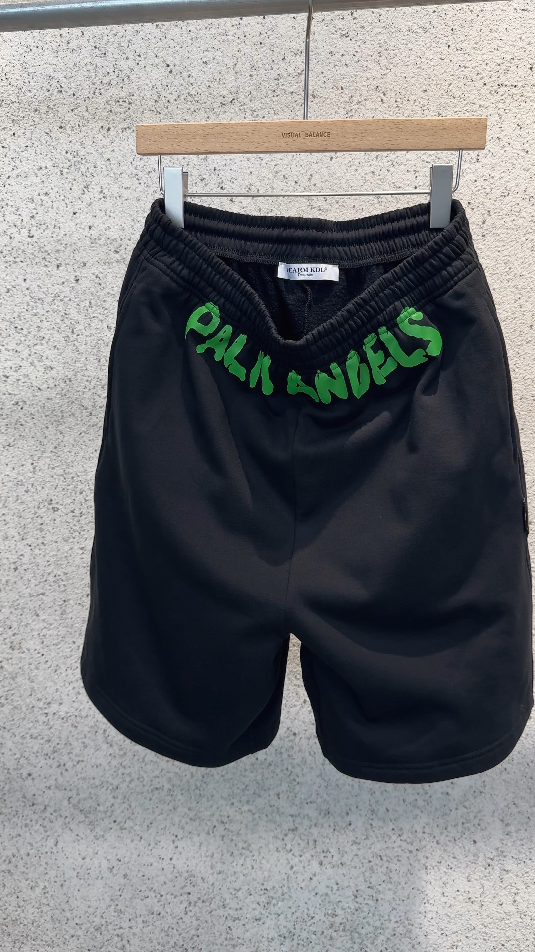 pa绿字母短裤