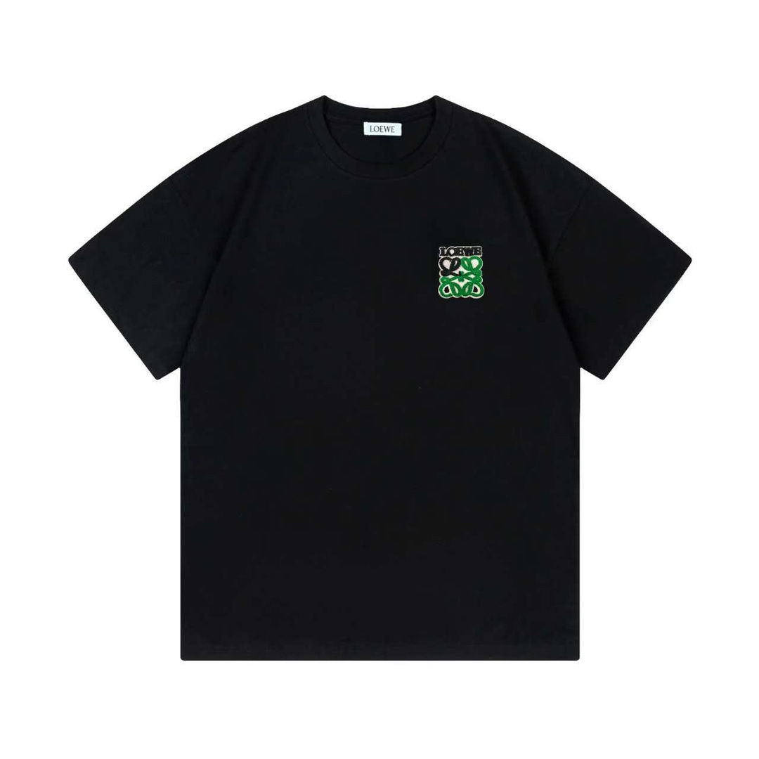 🅿️85 LOEWE 罗意威 2025新款 牙刷绣字母logo 男女同款 短袖t恤 ·定制280克100％双纱纯棉面料 ·定染32支双股螺纹 ·牙刷绣工艺 ·领标吊牌主唛三标齐全 颜色：黑色 尺码：XS-L