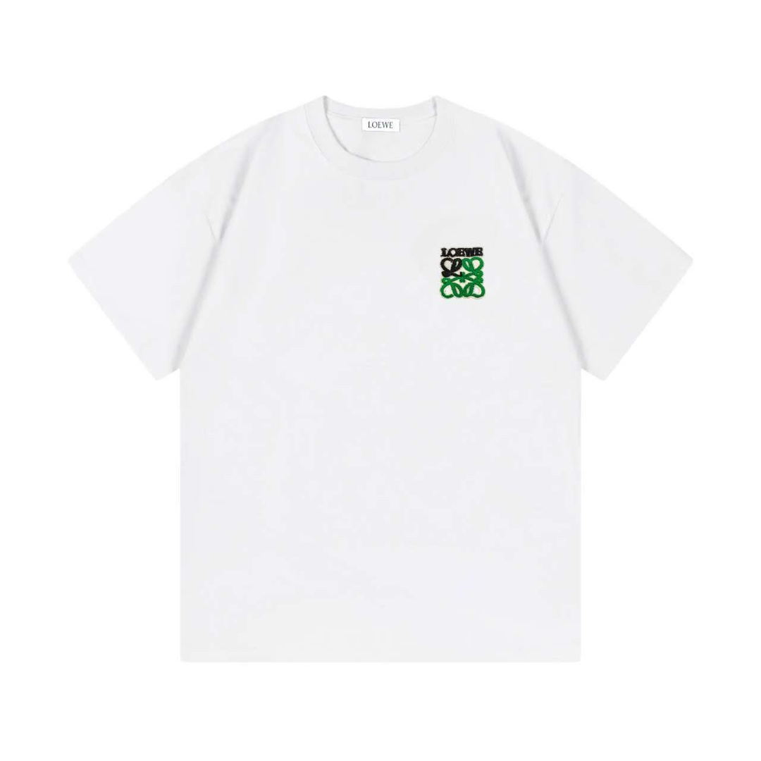 🅿️85 LOEWE 罗意威 2025新款 牙刷绣字母logo 男女同款 短袖t恤 ·定制280克100％双纱纯棉面料 ·定染32支双股螺纹 ·牙刷绣工艺 ·领标吊牌主唛三标齐全 颜色：白色 尺码：XS-L