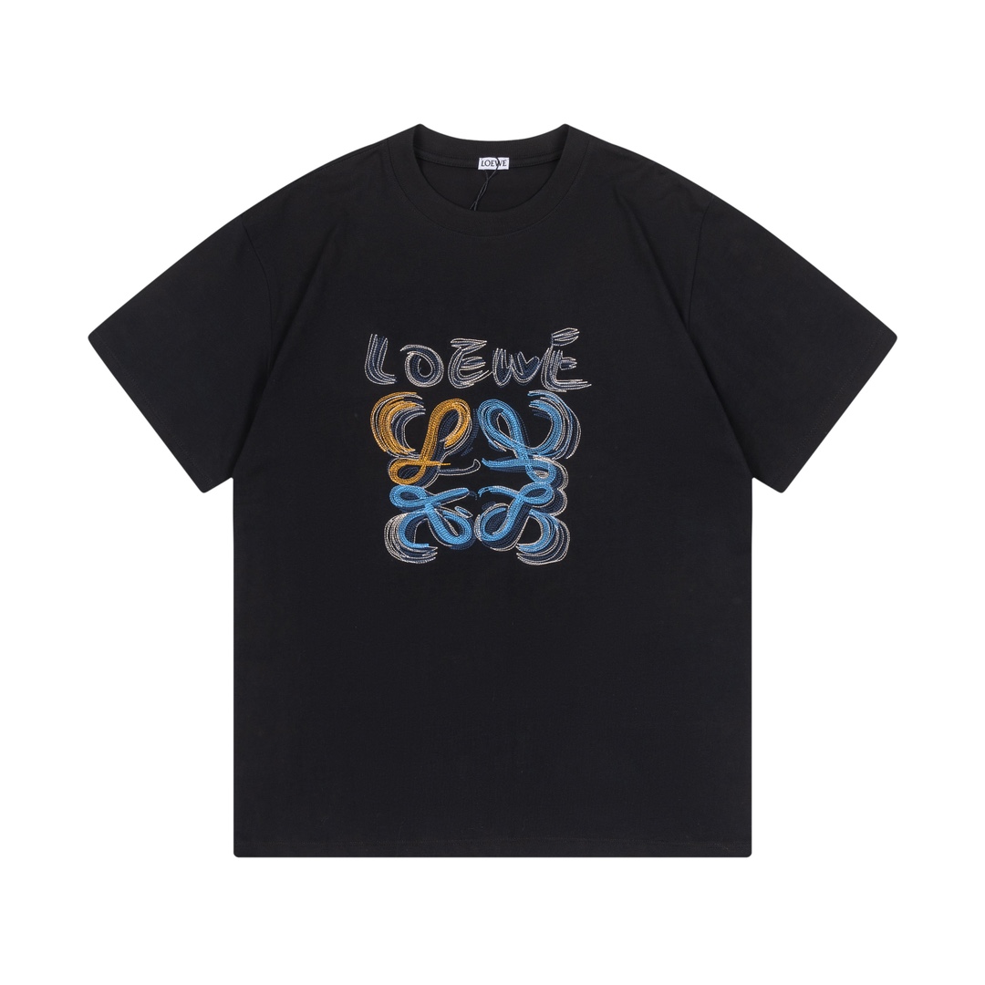 🅿️85 LOEWE 罗意威 2025新款 涂鸦线刺绣字母logo 男女同款 短袖t恤 ·定制280克100％双纱纯棉面料 ·定染32支双股螺纹 ·进口田岛机高密度刺绣 ·领标吊牌主唛齐全 颜色：黑色 尺码：XS-L