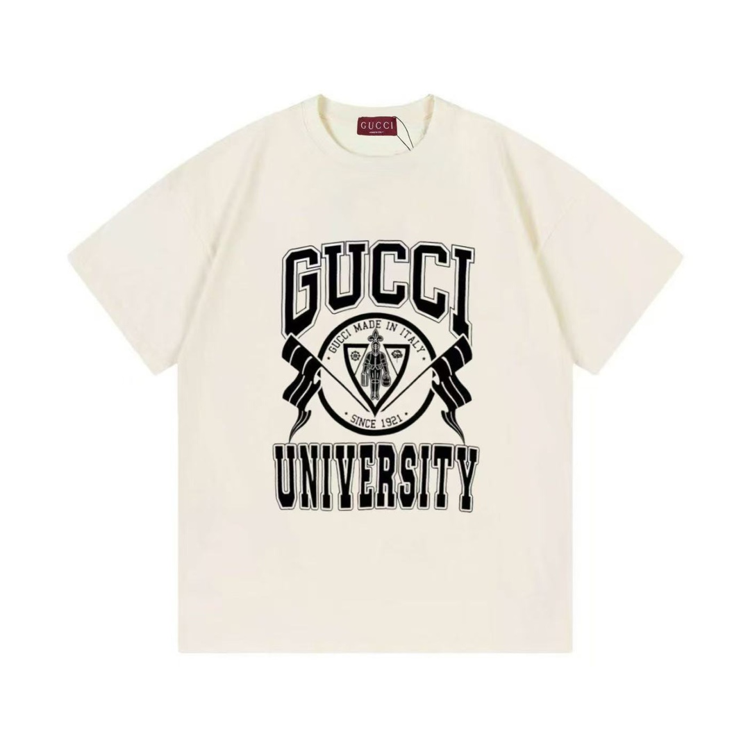 Gucci 2025 nuevo, sincronizado con la web oficial, camiseta de manga corta unisex con logo de bandera. Tejido de algodó…