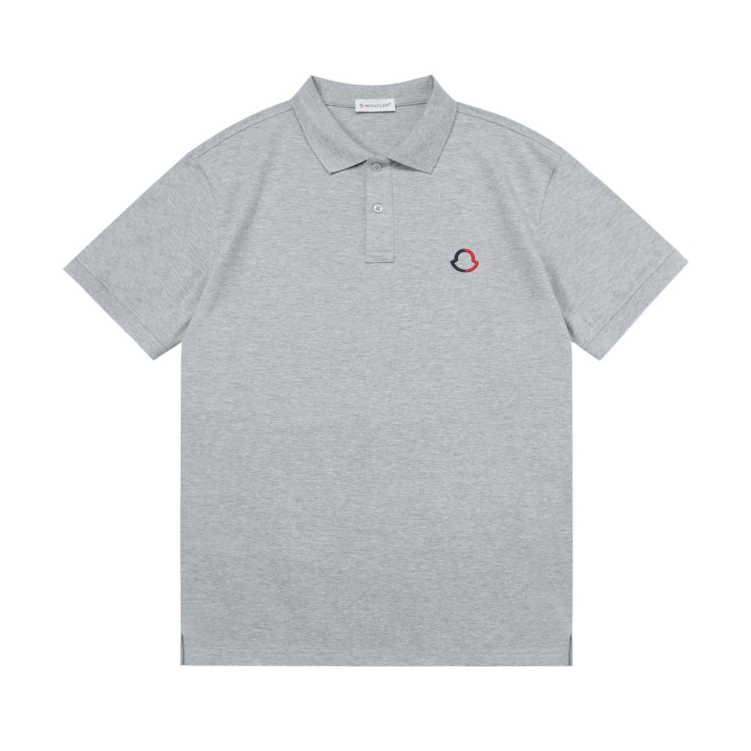 Moncler 蒙口 2025 nueva camiseta polo casual unisex con logo pequeño bordado en contraste y estilo sencillo · tela de piq…
