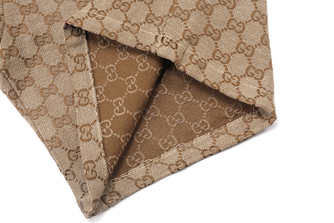 Gucci GUCCI 古驰 发行 轻奢主义 老花字母logo 牛仔布面料 休闲短裤
