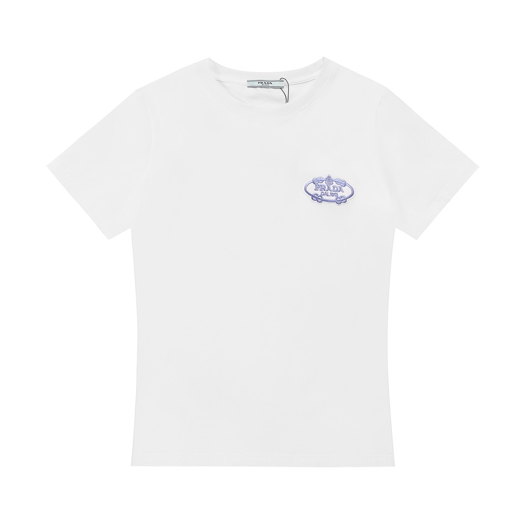 (Modelo de mujer) PRADA 2025 nuevo estilo bordado insignia logo, hombro y cintura slim fit, camiseta de manga corta · A…
