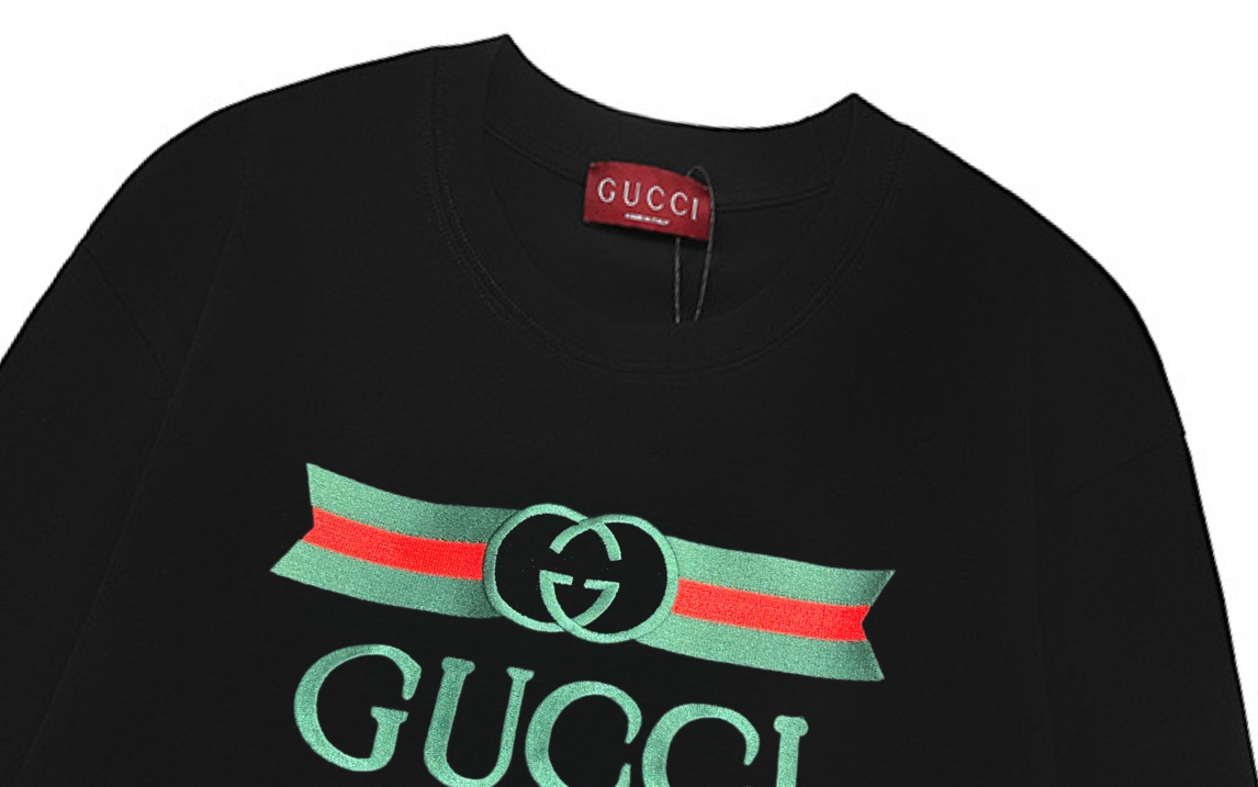 💰135 GUCCI 古驰 2025新款 轻奢主义 高密度双G腰带刺绣字母logo 男女同款 长袖t恤
·定制300克100％双纱纯棉面料
·定染32支双股螺纹
·领标吊牌主唛三标齐全
颜色：黑色
尺码：XS S M L
