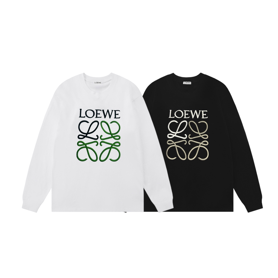 💰135 LOEWE 罗意威 2025新款 轻奢主义 高密度撞色刺绣字母logo 男女同款 长袖t恤
·定制300克100％双纱纯棉面料
·定染32支双股螺纹
·领标吊牌主唛三标齐全
颜色：黑色
尺码：XS S M L