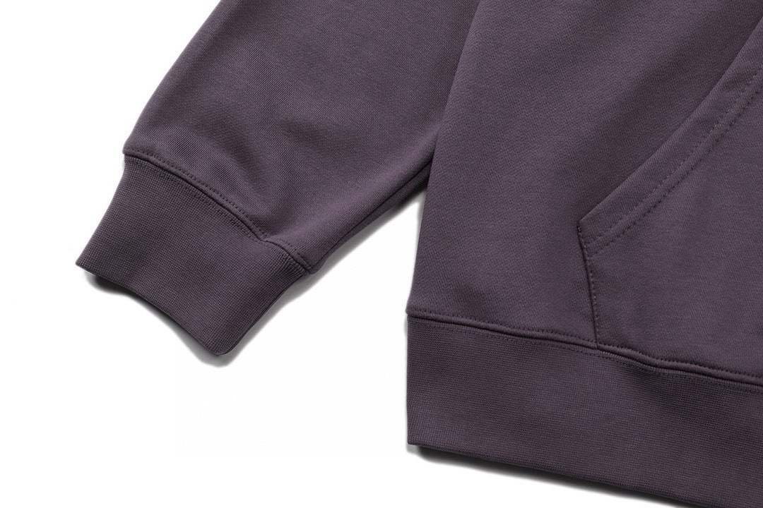p140 Acne Studios 2025新款 高密度刺绣刺绣小字母logo 落肩OS版型 袋鼠口袋 男女同款 连帽卫衣
·定制430克重毛圈面料
·领标吊牌主唛三标齐全
颜色：紫色
尺码：XS S M L