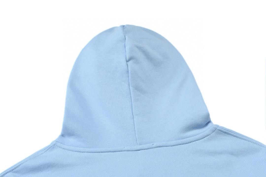 p140 Celine 赛琳 2025新款 数码喷印村落字母logo 落肩OS版型 袋鼠口袋 男女同款 连帽卫衣
·定制430克重毛圈面料
·领标吊牌主唛三标齐全
颜色：蓝色
尺码：XS S M L
