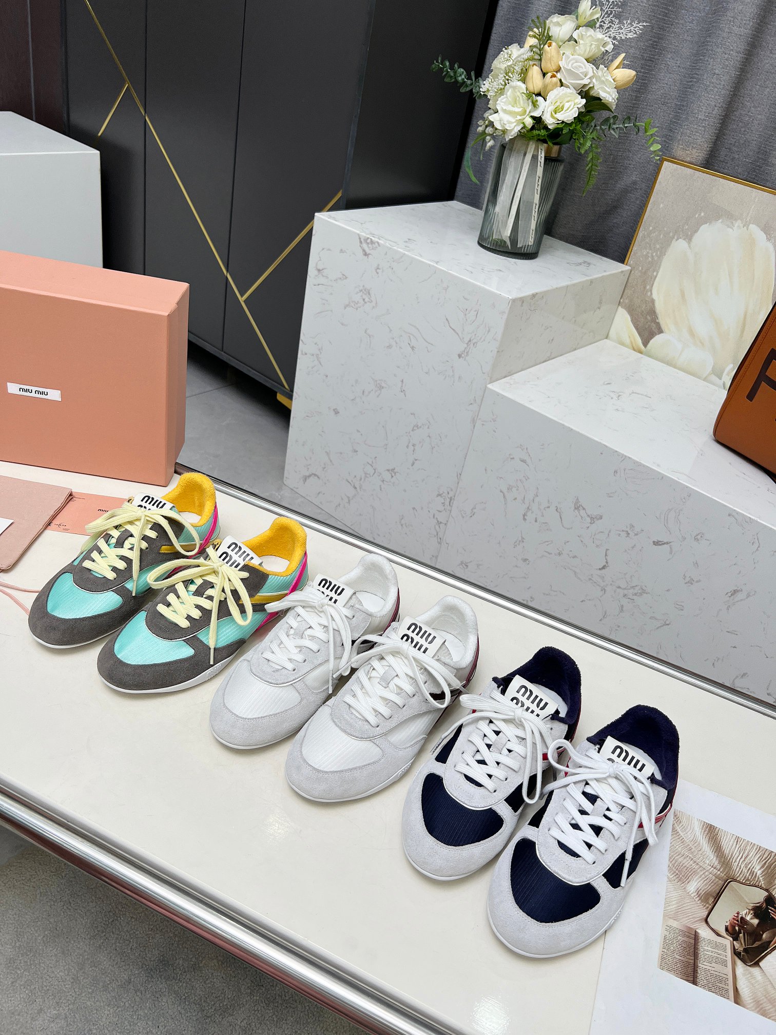 NO:233025,Miu Miu 25ss Spring and summer new show MiuMiu German training Casual shoes Show craftsmanship comes from the details of the Miu Miu series New season trend elements 1 Contrary to the concept of the love at this moment, diverse and conveying modern style~ It looks good no matter how you wear it this summer fashionista favorite, not very comfortable to wear, super comfortable to wear, three colors, material colored leather splicing breathable silk mesh cloth, inner side with original board towel velvet, outsole, original board mold opening, women's size 35-40 (customized by 40 and 41) No return or exchange Price P, casual shoes/sports shoes, miumiu, sneakers19860909Miu Miu 25ss 春夏新款走秀 MiuMiu 德训 休闲鞋  秀场工艺来自Miu Miu系列的细节特写 新季的潮流要素一 与此刻挚爱的概念,多元对撞,传达现代风格~ 怎么穿都好看今夏时髦精最爱 看起来不怎么舒服 上脚超级舒服 颜色三个色  材料彩色皮革拼接透气丝网布  内里同原板毛巾绒 大底 原板开模 女码数 35-40（40和41订制）不退不换  价格P,休闲鞋/运动鞋,miumiu,sneakers,Women's Shoes