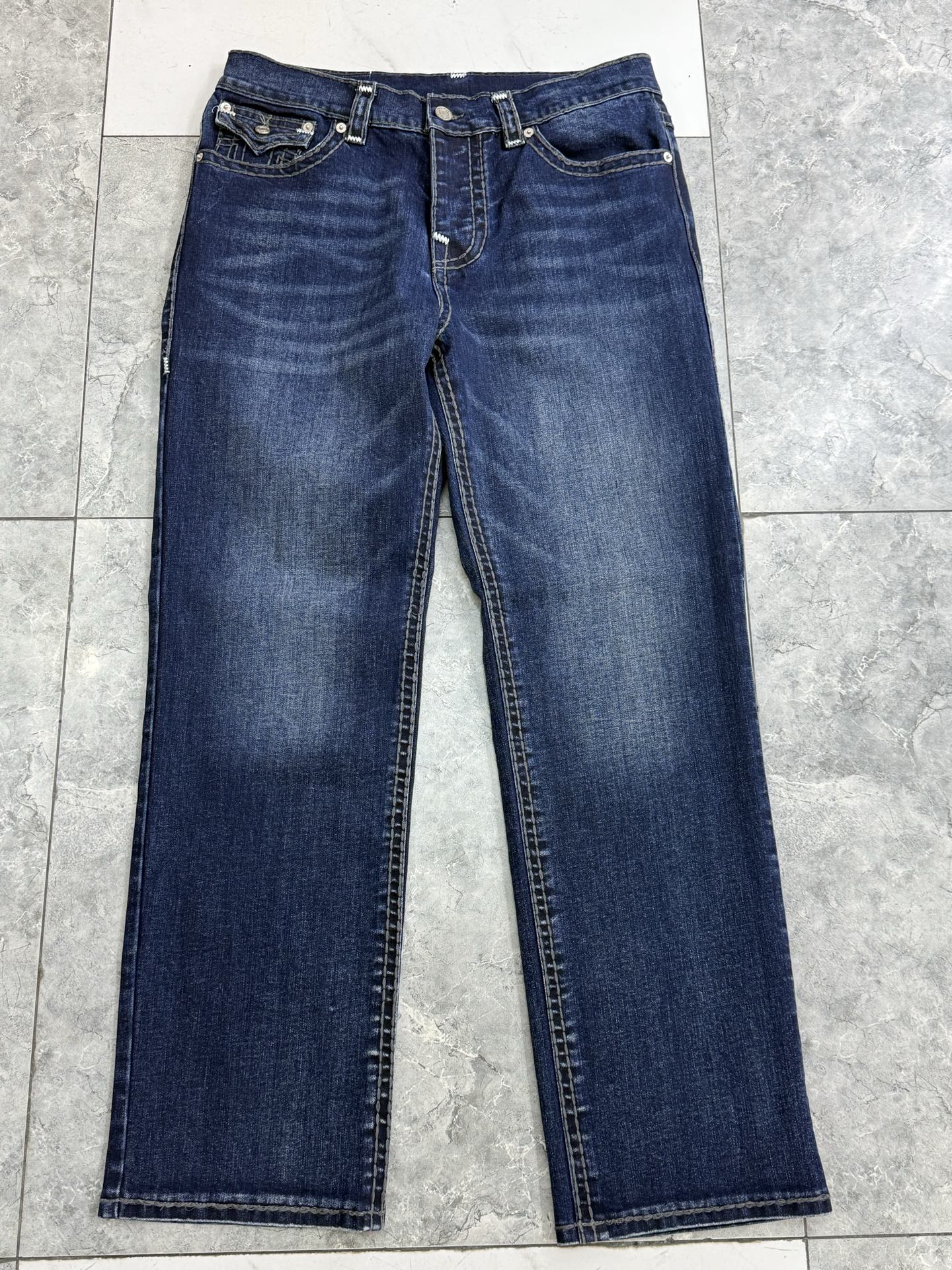 True Religion Straight Leg Jeans for Men - Classic Denim Style & Comfort 1 i1752314525099 4921 0 0
