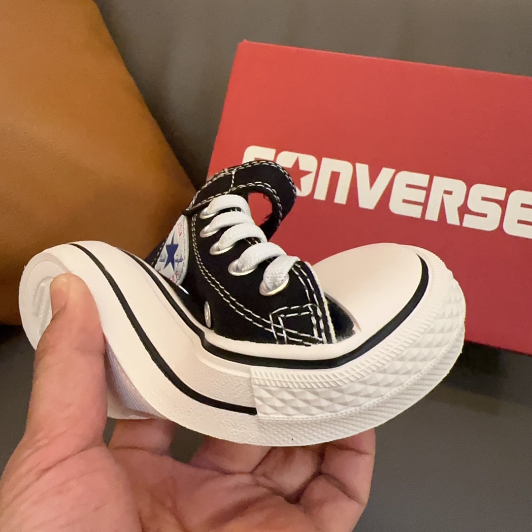 图片[9]-匡威魔术贴松紧带童鞋 26-37码 穿匡威的季节来啦！官方卖到爆！经典白搭，不挑衣服，怎么搭配都好看😍！帆布材质舒适透气！魔术贴方便孩子穿脱！-选品中心