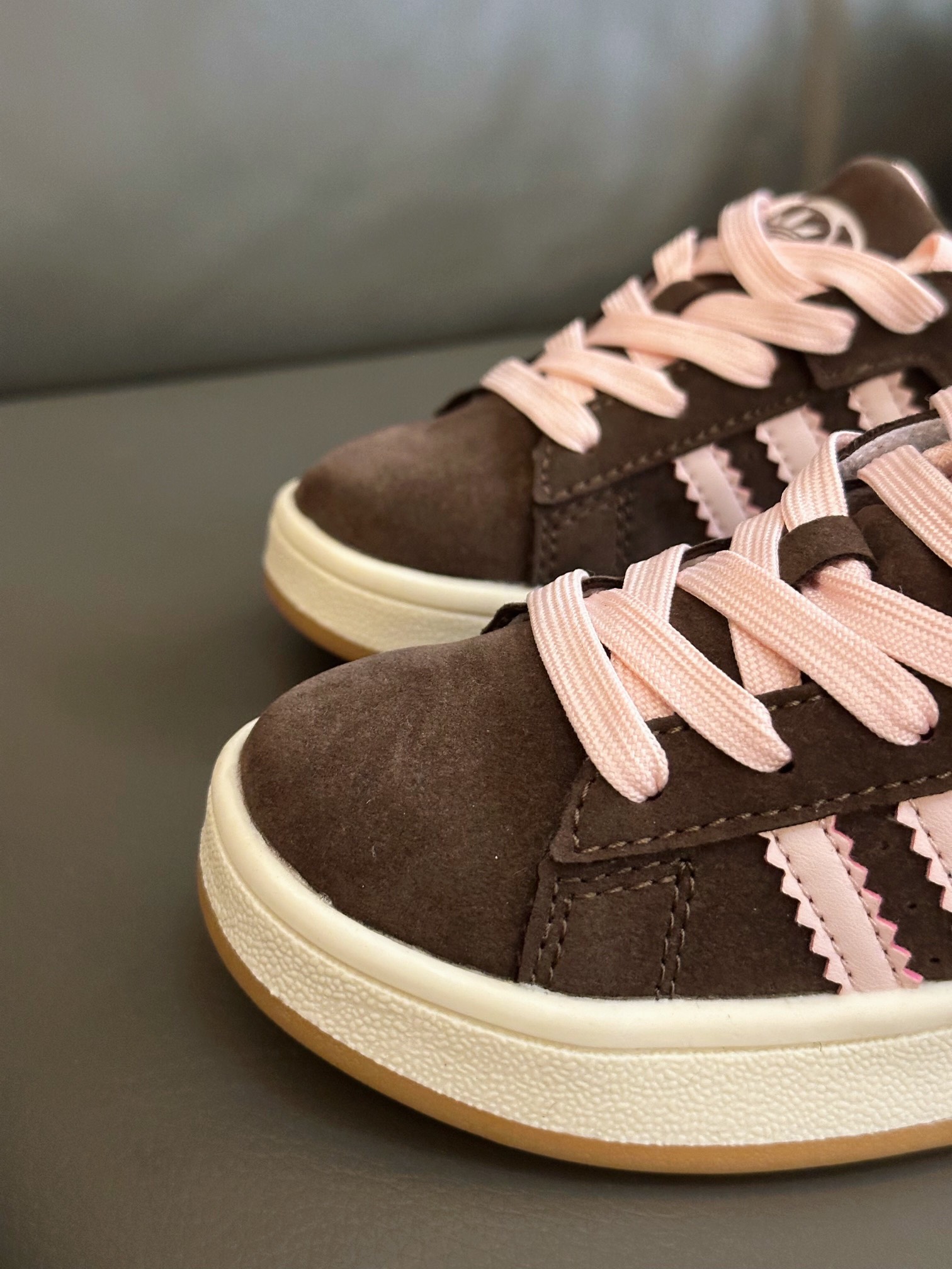 图片[8]-阿迪CAMPUS 00S面包鞋28-37码 这个季节又被面包鞋统治啦！今年配色真的太好看了！百搭的黑色和灰色，醒目的绿色，还有美拉德的粉咖色，入手二双都不为过！-选品中心