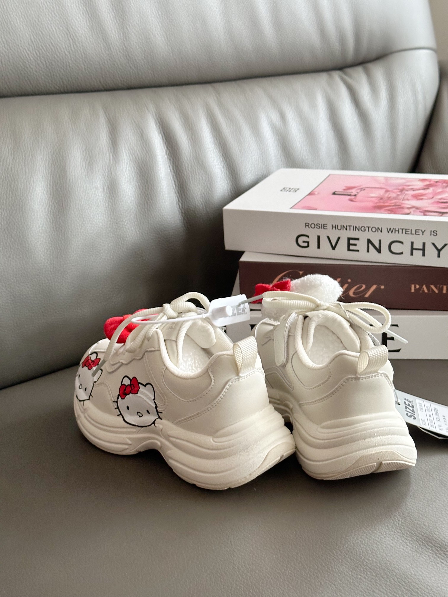 图片[9]-正品潮牌Size联名Hello Kitty童鞋28-37 潮牌联名也太可爱了吧😍不仅鞋身上有超可爱的Hello Kitty，鞋带上还有可拆卸的Kitty小玩偶，谁看了不心动❗️-选品中心